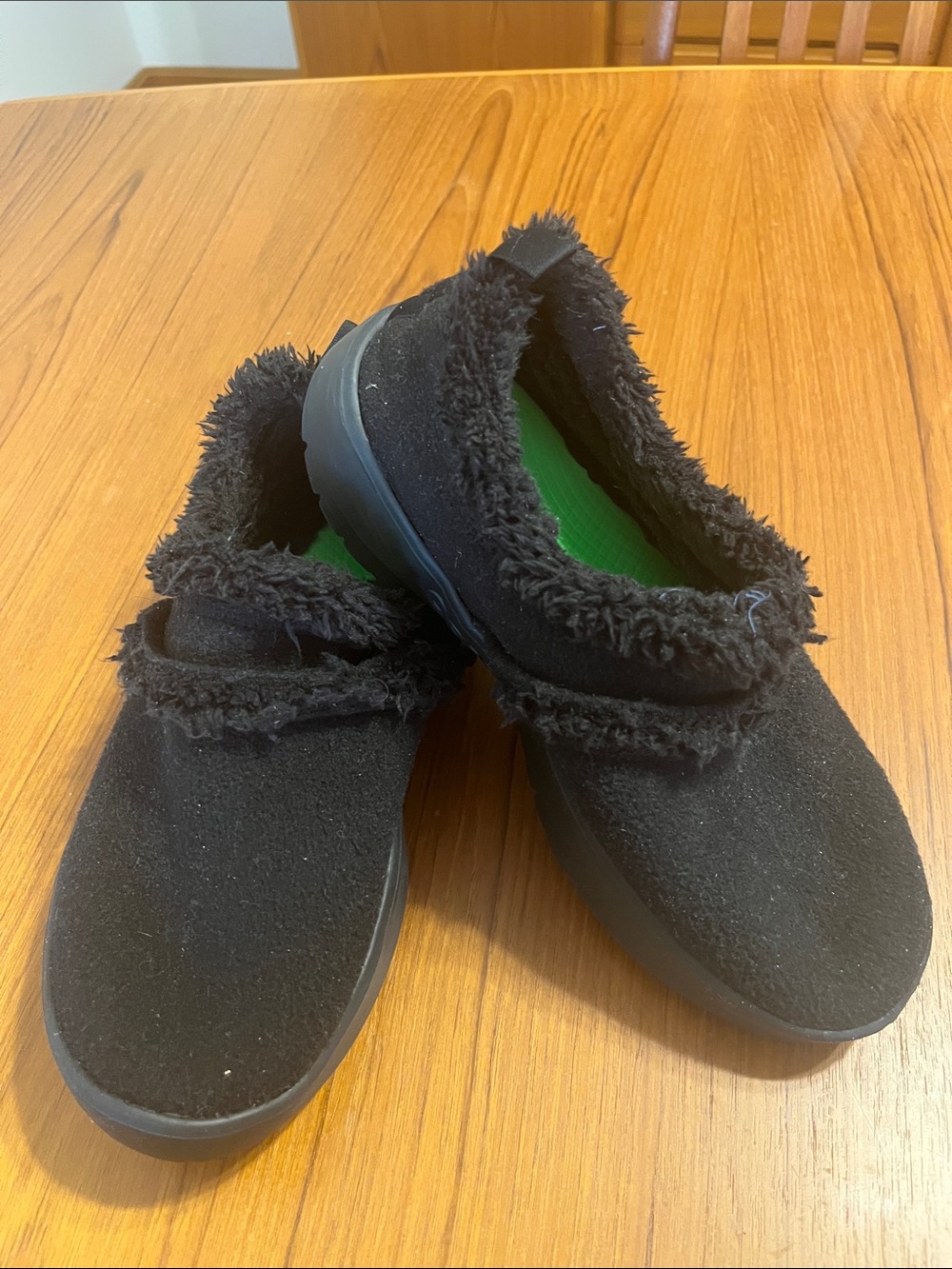 OOFOS Black Faux Fur Slip-On Women's Slippers